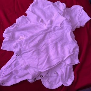 4 short sleeve onesies ☺️